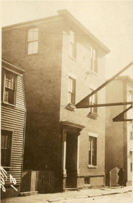 Jul 11, 2016 · three deckers first began to appear in boston just before the turn of the 20th century. The Transforming Triple Decker Greater Portland Landmarks